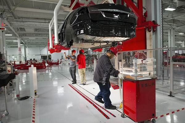 На 22.06.2012г. ще стартират продажбите на електрическия Model S - последният хит на Tesla