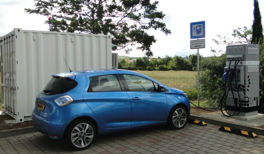 renault_charging-station_powered_by_baterries