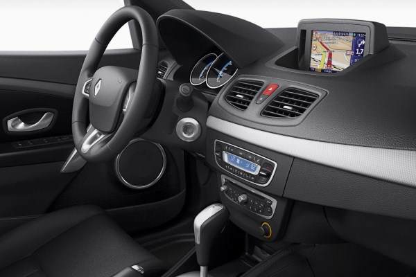 Електрическият Renault Fluence Z.E. ще си има специална електромобилна навигация