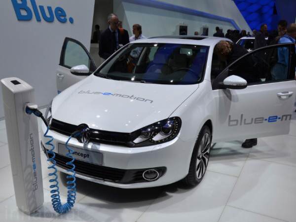 Volkswagen Golf Blue E-motion може да се сдобие с батерия от Bosch