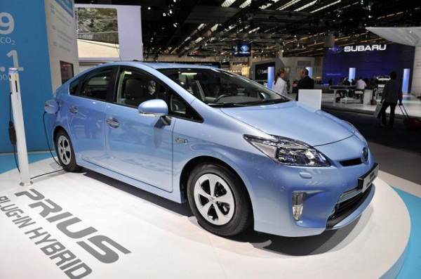 От 2012 г. хибридният Prius ще може и да се зарежда с електричество