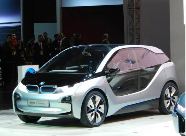 Електромобилът BMW i3 ще е от по-висок клас, но също предстои да се появи на пазара...