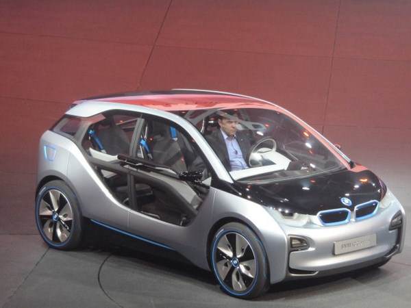 Електрическата кола i3 на BMW, ще е с по-малка батерия, но все пак ще има пробег от 150 км