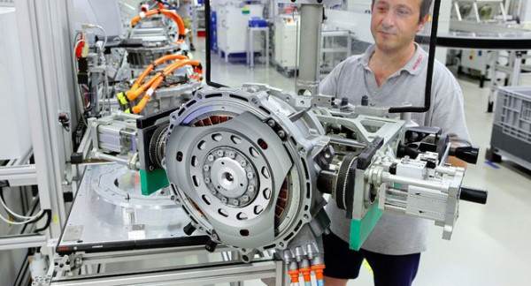 Електромотор от Bosch в Mecedes-Benz - звучи като 'у дома си'