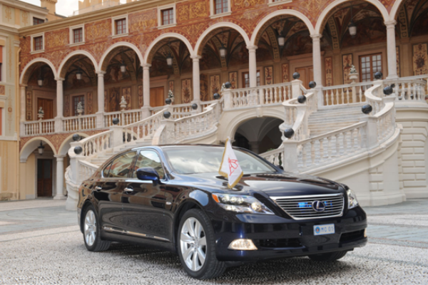 Принц Алберт II ще се вози на Lexus LS600h на своята сватба