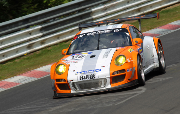 Хибридното Porsche GT3 R с победа на Нюрбургринг