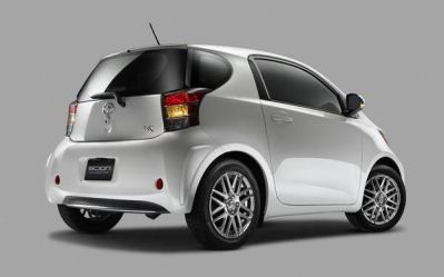 2011-scion-iq-rear