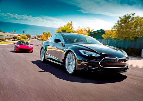 Tesla Model S и Tesla Roadster заедно