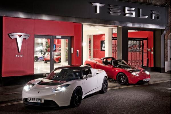 Tesla Roadster може да изчезне от бутиковите магазини на компанията през 2012 г.