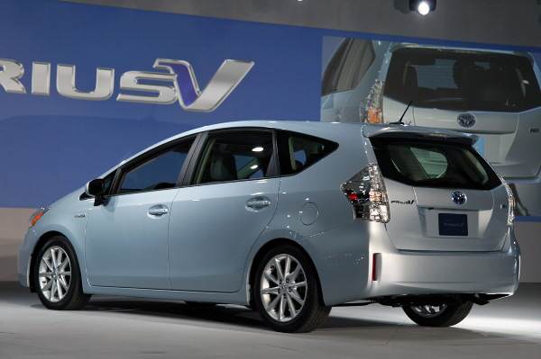 Новата хибридна Toyota Prius V