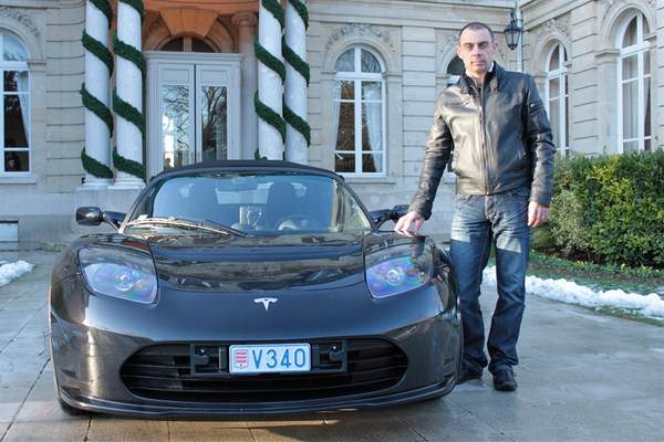Фабрис Капитен и неговата Tesla са готови за Тур дьо Франс - за първи път изминат с електромобил