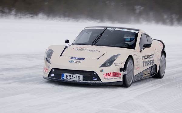 Електрическа кола с рекорд от 252 км/ч на лед