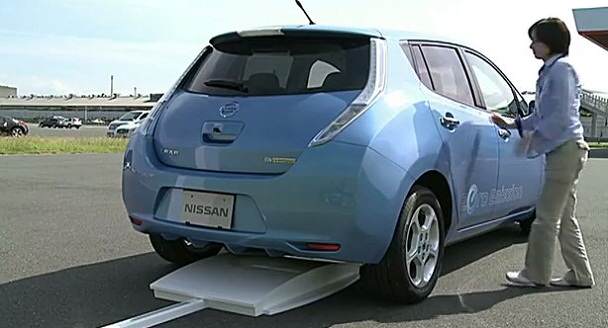 Nissan ще предлага собствени безжични зарядни за електрическия LEAF