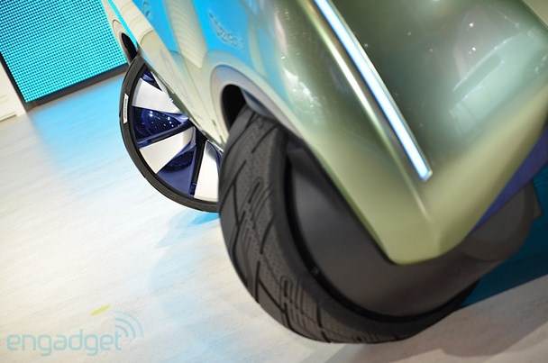 Сред нововъведенията в Nissan Pivo3 е и уникалната възможност за завиване на всички колела - отлична опция за градско паркиране
