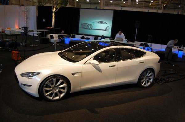 Tesla Model S пожъна страхотен успех с появата си и тепърва ще превзема пазари