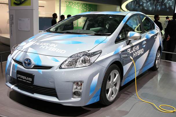 От настоящата 2012 г. Toyota Prius ще се предлага и с възможност за зареждане на батерията